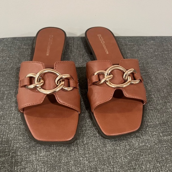 BCBGeneration Brown Leather sandals with Chain Detail/size 6 - Picture 4 of 11